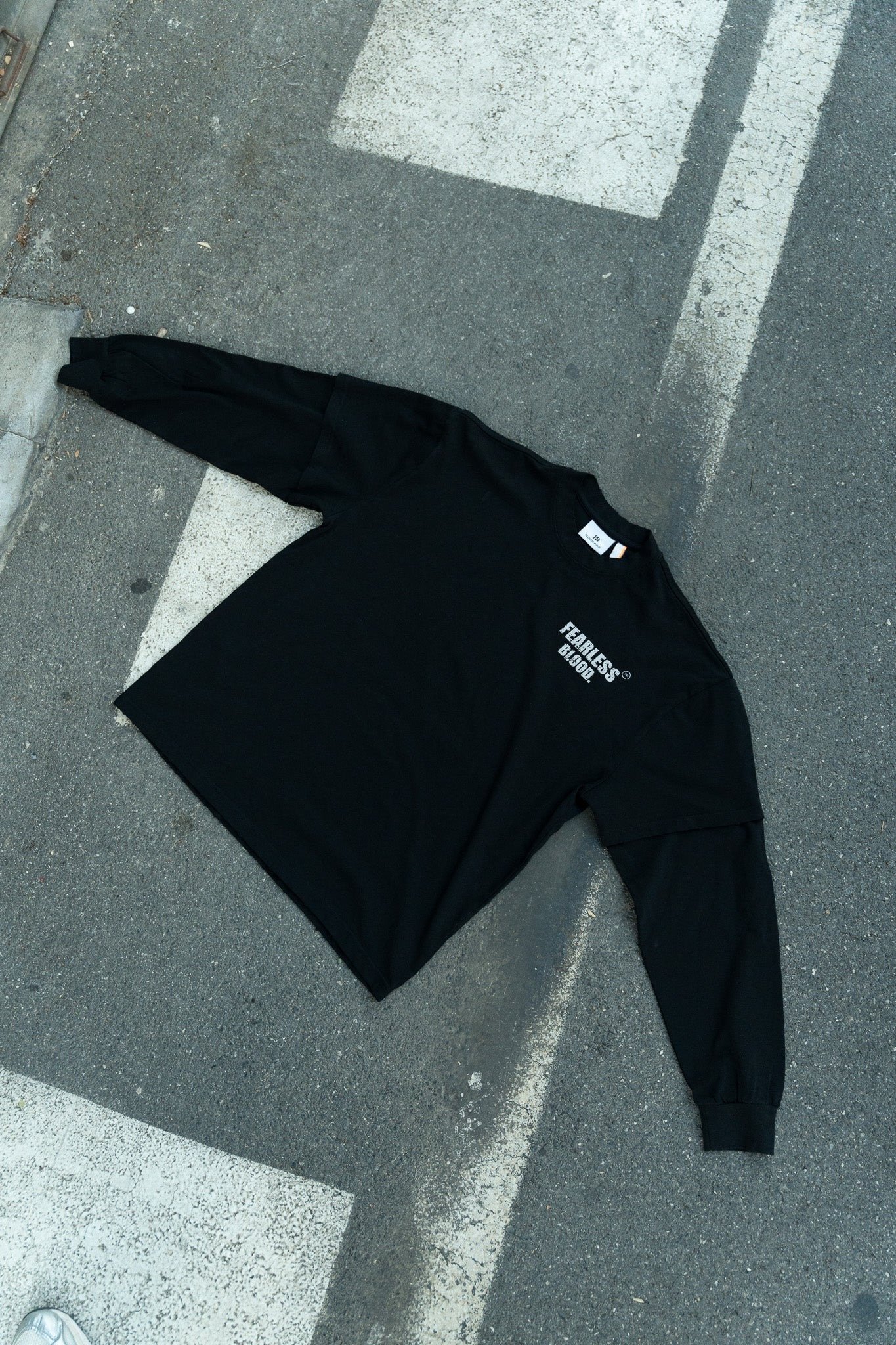 FEARLESS BLOOD: SUPRISE LONGSLEEVE BLACK