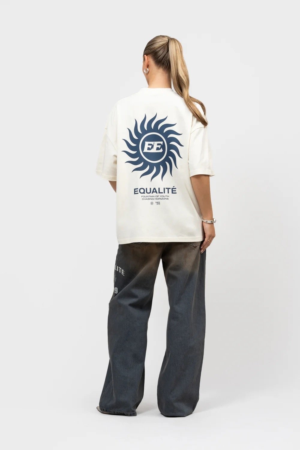 EQUALITÉ SUNNY BOXY FIT TEE OFF-WHITE & NAVY