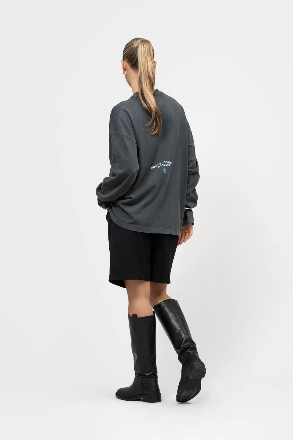 EQUALITÉ ELAN OVERSIZED LONGSLEEVE TEE WASHED GREY