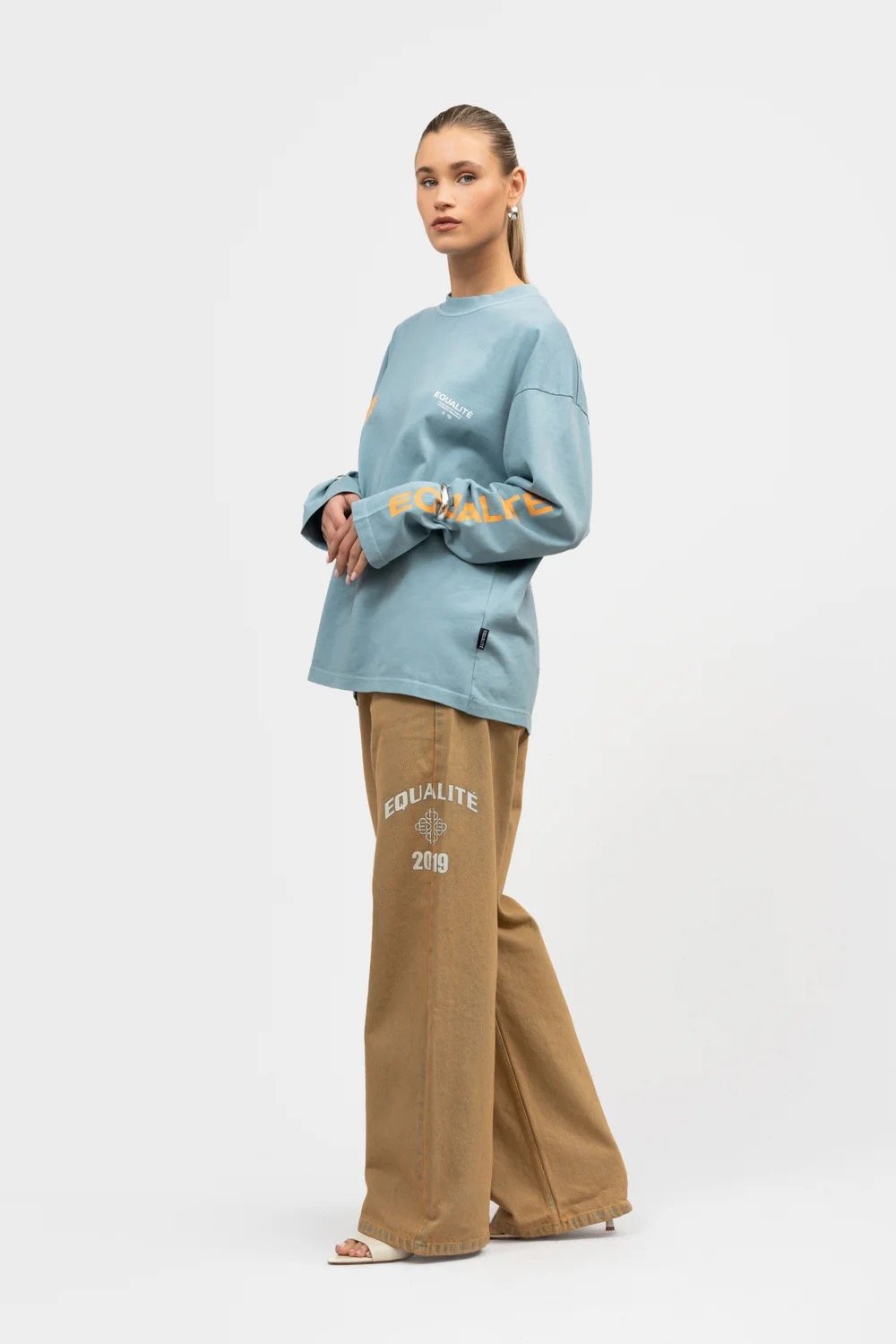 EQUALITÉ SUNNY OVERSIZED LONGSLEEVE TEE WASHED LIGHT BLUE