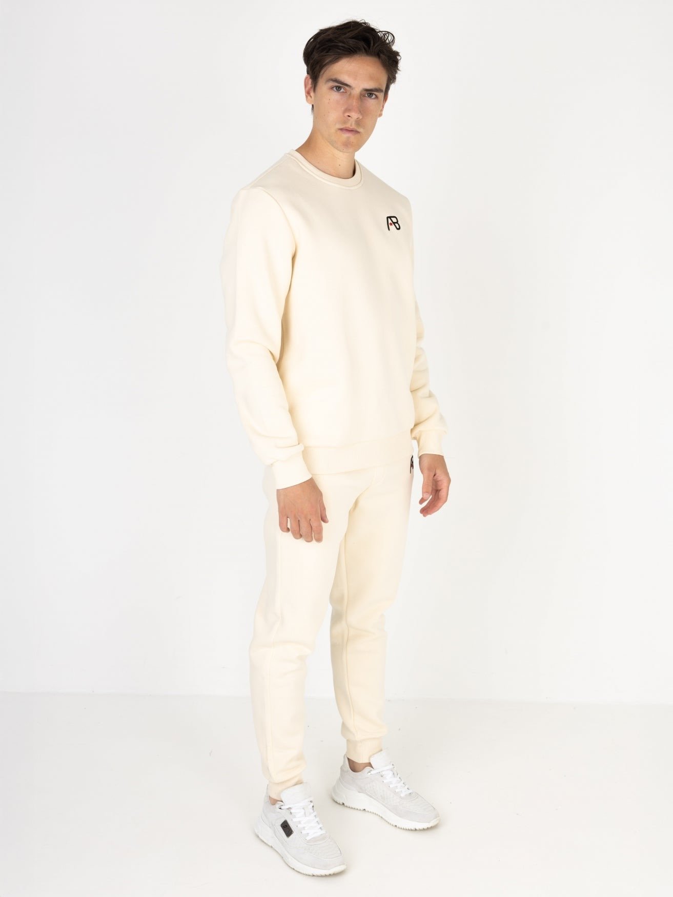 AB LIFESTYLE: Basic Crewneck White Swan