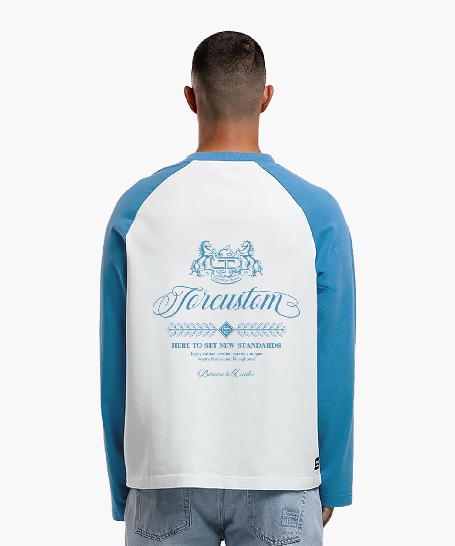 JORCUSTOM HANDSCRIPT2.0 RAGLAN LONGSLEEVE T-SHIRT WHITE-BOUNTYBLUE