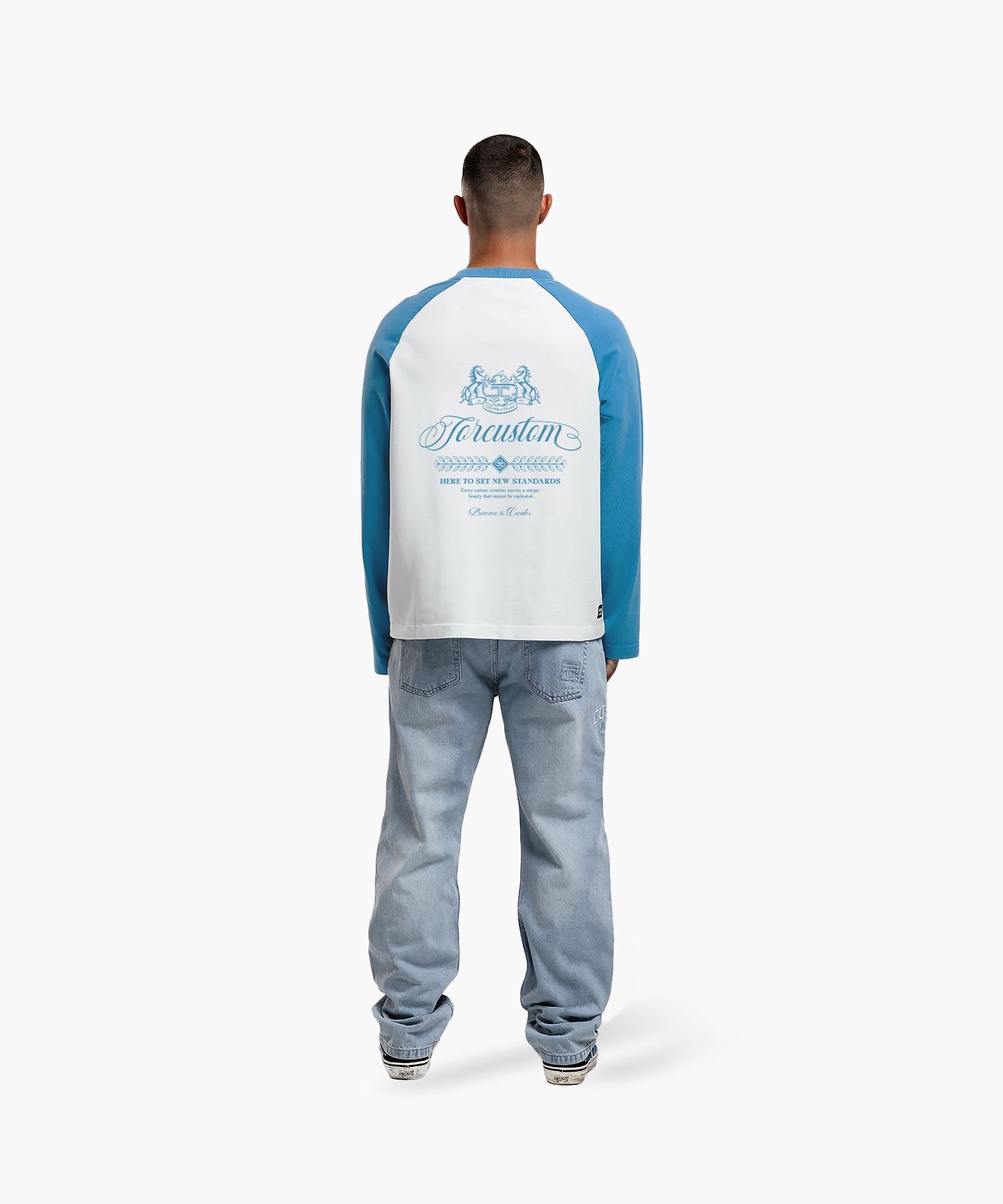 JORCUSTOM HANDSCRIPT2.0 RAGLAN LONGSLEEVE T-SHIRT WHITE-BOUNTYBLUE