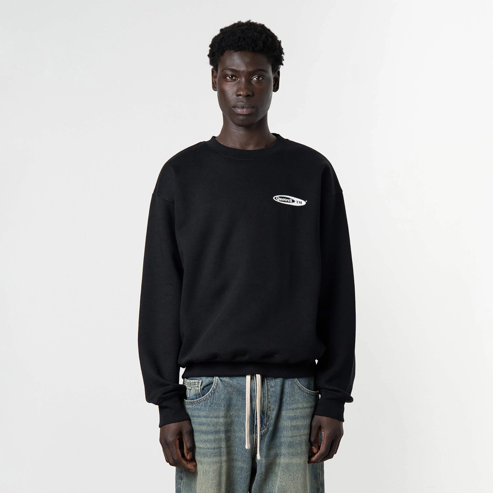 QUOTRELL EMBLEM CREWNECK | BLACK/WHITE