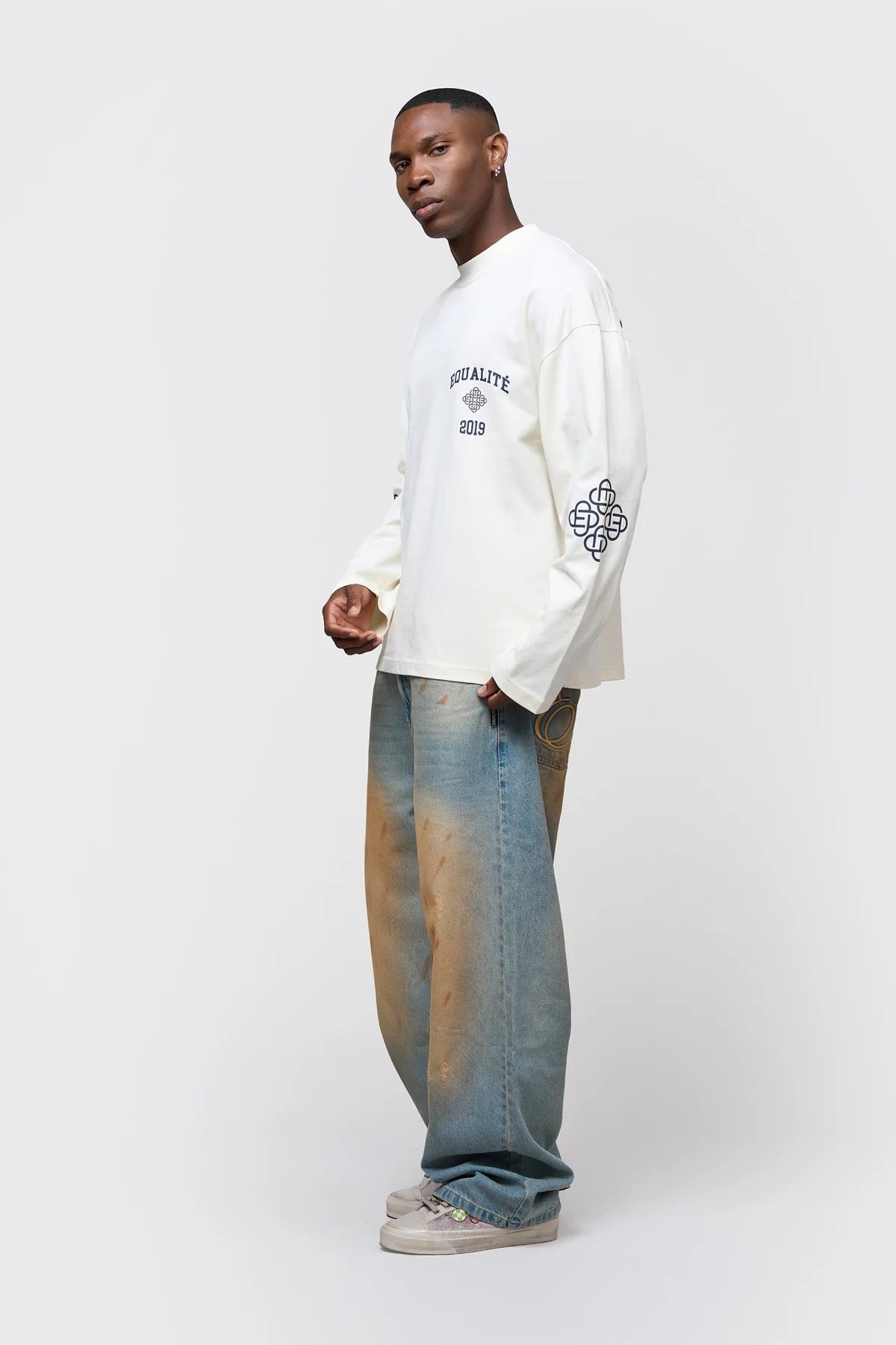 EQUALITÉ ISA OVERSIZED LONGSLEEVE TEE OFF-WHITE